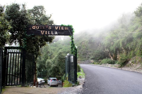 Facade/entrance, Spring, Mountain view, Street view, Entertainment, Parking