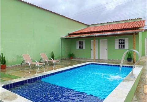 Pousada Terra do Sossego Hospeda na Casa da Cidade a 1 km do Centro Histórico COM PISCINA AQUECIDA - ÁREA DE LAZER - COZINHA COMPLETA - CHURRASQUEIRA E GANHA PASSEIO Bed and Breakfast in Pirenópolis