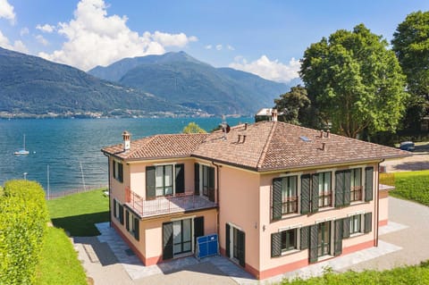 New Stunning Villa with Pool and Beach Access Villa in Province of Lecco