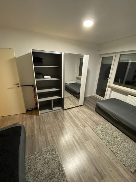 Bed, Living room, Photo of the whole room, wardrobe