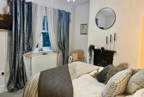 Comfy Quirky Country Cottage House in Bassetlaw District