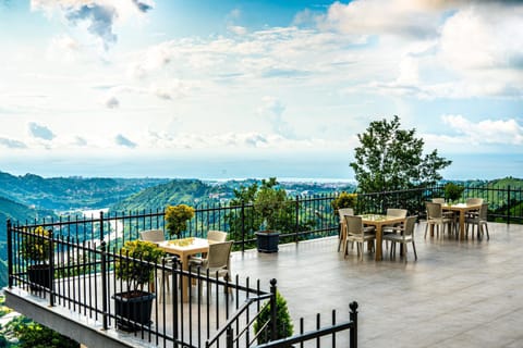 Patio, View (from property/room), Balcony/Terrace, River view