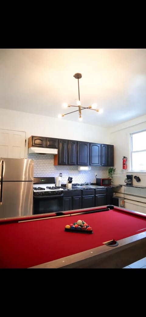 2 bed POOL TABLE PING Pong near NYC Apartamento in Paterson