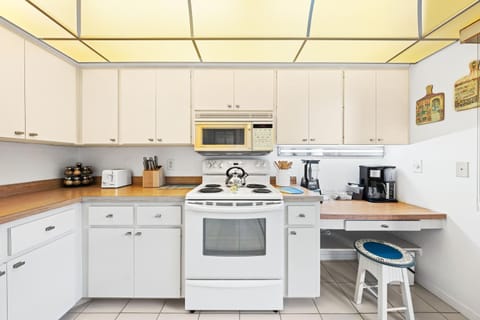 Kitchen or kitchenette, oven, stove