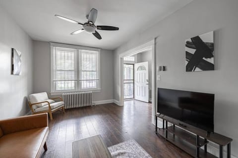 Cozy 3BR House in DC with Parking House in District of Columbia