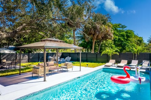 Patio, Pool view, Swimming pool, sunbed