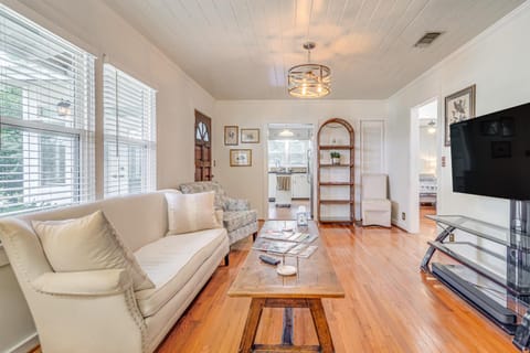 Charming Fairhope Home about 2 Mi to North Beach Park! Casa in Fairhope