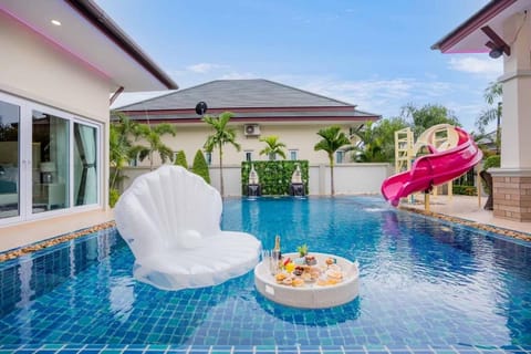 Mermaid Pool Villa Na Jomtien Villa in Pattaya City