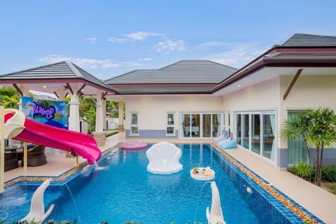 Mermaid Pool Villa Na Jomtien Villa in Pattaya City