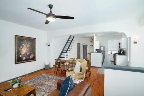 Large Bi-level Apartment in Heart of Manayunk Appartement in Manayunk