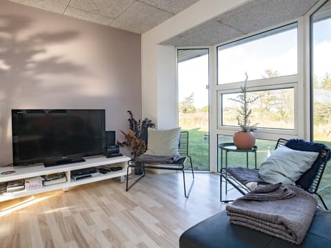 10 person holiday home in Bl vand Haus in Blåvand