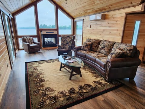 Luxurious and very private lake front cottage Country House in Penobscot