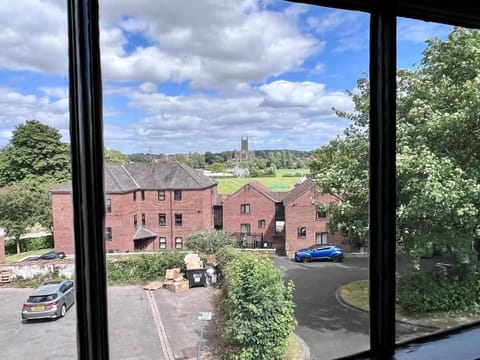 Quirky, Newly Converted Flat Apartment in Worcester