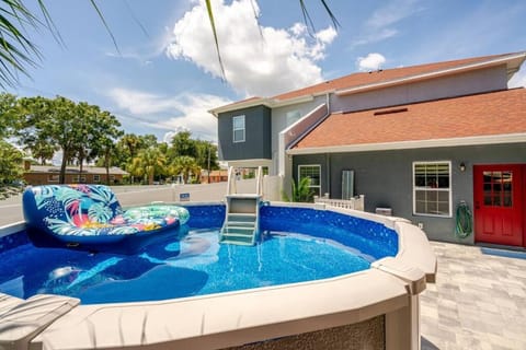 4 Bedroom 3 Full Bath Boho Oasis Saltwater Pool Near Downtown, North of Hyde Park Sleeps 12 Pets OK House in Tampa