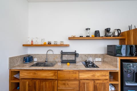 Coffee/tea facilities, Kitchen or kitchenette, stove, toaster