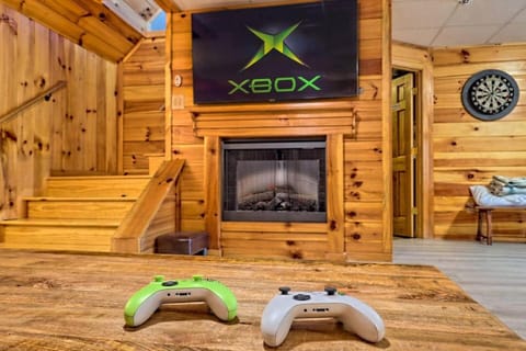 Sauna, Hot Tub, Fire Pit, Game Room Fun! House in White County