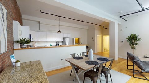 The Bunker Hill Suite Apartment in Back Bay