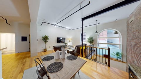 The Bunker Hill Suite Apartment in Back Bay