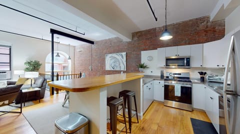 The Bunker Hill Suite Apartment in Back Bay