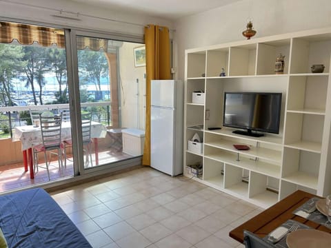 Studio cabine climatisé avec terrasse et garage - 4 couchages, St Raphaël - FR-1-226A-180 Apartment in Saint-Raphael