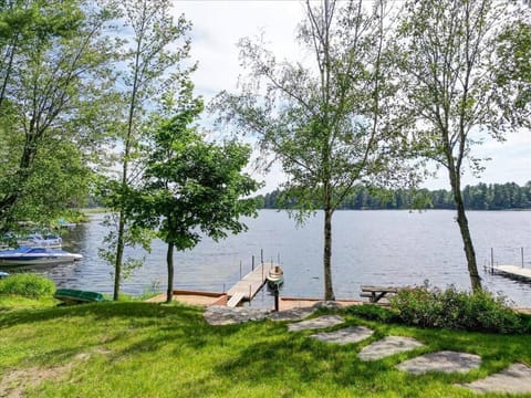 Cozy 3-Bdrm Waterfront Cottage House in Havelock-Belmont-Methuen