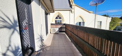 Property building, Day, Balcony/Terrace