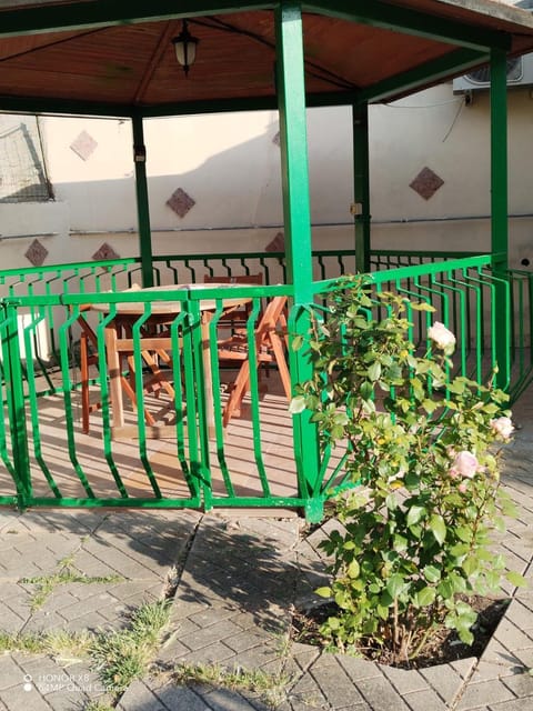 Property building, Spring, Day, Garden, View (from property/room), Balcony/Terrace, Garden view