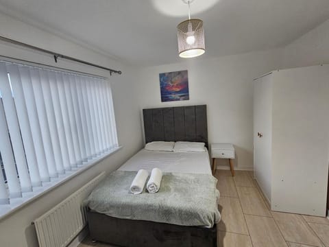 66 Central Road Bed and Breakfast in Dartford