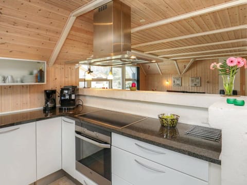 Three-Bedroom Holiday home in Blåvand 18 Haus in Blåvand