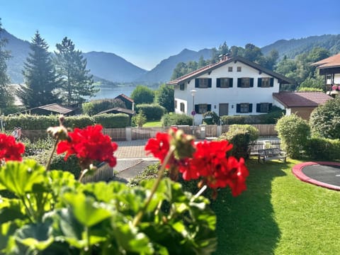 View (from property/room), Lake view, Mountain view