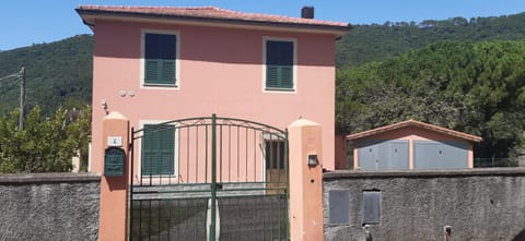 La casa dei Giomi House in Framura