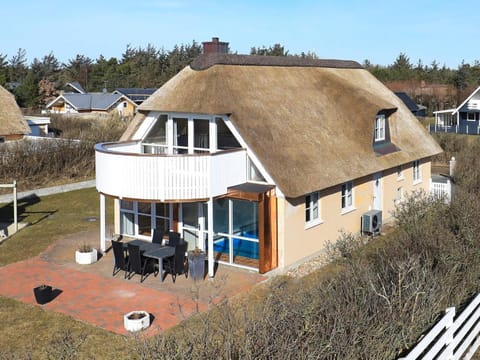 8 person holiday home in Bl vand House in Blåvand