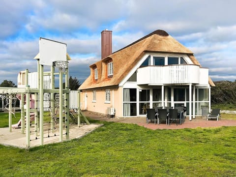 8 person holiday home in Bl vand Haus in Blåvand