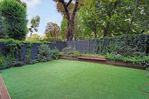 Property building, Facade/entrance, Garden, Garden