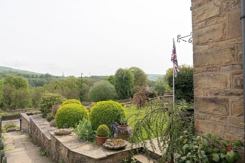 High Peak 5-Star Haven Gardens, Parking & WiFi House in High Peak District