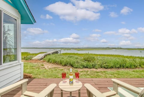 1550 E Ashley Private Island At The Fort Across From Beach Very Private House in Folly Beach