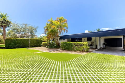 3-Bedroom Modern Waterfront Villa House in Fort Lauderdale