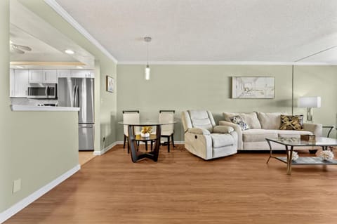 Sea Towers 704 1BD 1.5BA House in Madeira Beach