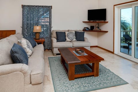 Residences at Barrier Reef 10-1B Oceanfront 2 BR by Stay Floreo House in Corozal District