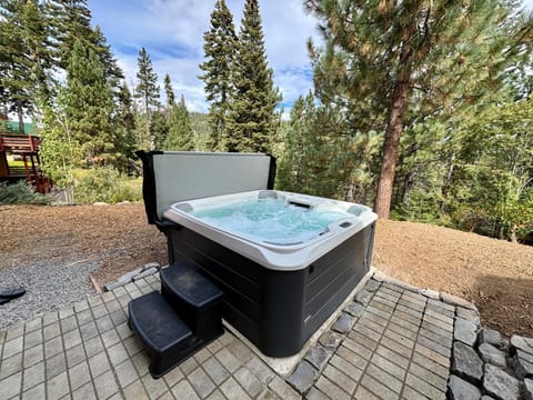 Arcadia Manor on the West Shore - Newly Built - 5 BR w Wet Bar EV Charger and Air Conditioning House in Tahoe City