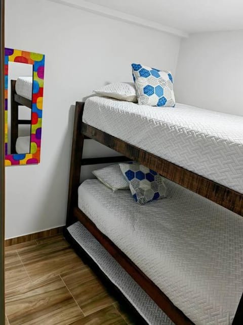 Bedroom, bunk bed