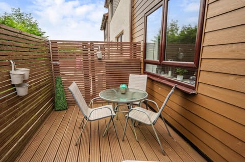 Patio, Day, Balcony/Terrace