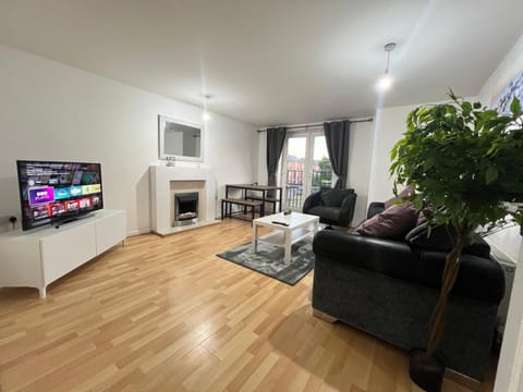 Property building, Communal lounge/ TV room, TV and multimedia, Living room, Dining area