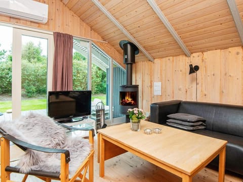 Three-Bedroom Holiday home in Oksbøl 9 House in Henne Kirkeby