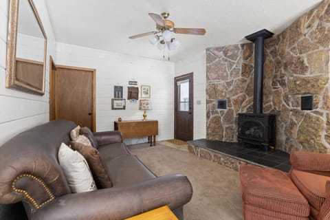 Pet Friendly, Wood Burning Fireplace, On Bus Route, Easy Walk to Main Street House in Steamboat Springs