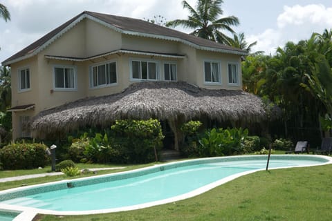 Property building, Day, Garden, Garden view, Pool view, Swimming pool