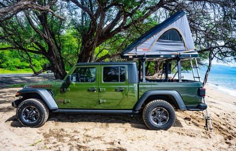 CampCar Maui Jeeps SUVs Hybrid Camper van Rentals with equipment and Travel Advice Hotel in Wailuku