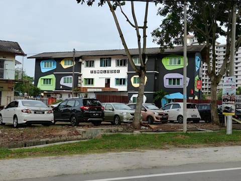 Property building, Day, Neighbourhood, Street view, Parking