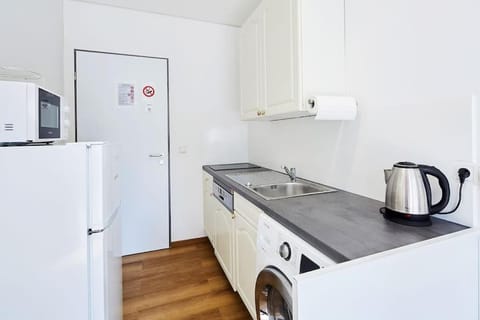 Coffee/tea facilities, Kitchen or kitchenette, dishwasher, stove, toaster, washing machine