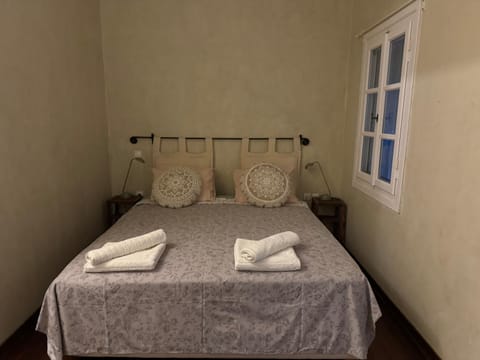 Property building, Bed, Bedroom, towels